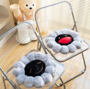 Oreiller en peluche super doux en forme de fleur avec rembourrage en coton PP, design personnalisable, matériau en coton - Cadeau de Noël unisexe - Product Image 2