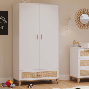 <span class=keywords><strong>Armoire</strong></span> pour bébé et enfant de style scandinave-bohème blanche avec 2 portes et 1 tiroir avec poignée en bois, pieds effilés, tiroir en <span class=keywords><strong>rotin</strong></span> - Product Image 1