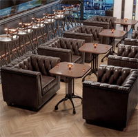 Ensemble table et chaises de bar à whisky américain sur mesure, meubles en bois massif rétro et canapé pour restaurants occidentaux, cafés et salons