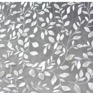 Tissu en dentelle blanche à petites feuilles, <span class=keywords><strong>tulle</strong></span> brodé motif floral élégant pour robes et rideaux féminins - Product Image 5