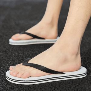 Nouvelles tongs design modèle 40-45 en stock, style mignon, tongs pour hommes, pantoufles pour femmes, vente directe d'usine - Product Image 4