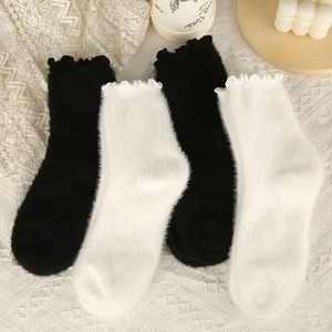 Calcetines de media pantorrilla para mujer, de felpa de visón, con bordes con volantes, gruesos, suaves, cálidos, de color liso - Product Image 1