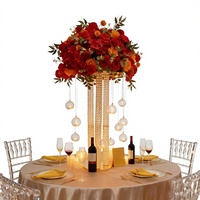 Vente en gros de grands centres de table de mariage de luxe, support à fleurs en métal doré avec boules transparentes suspendues, 100 cm de haut, décoration