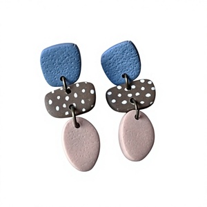 Bijoux de créateurs minimalistes nouvellement modernes-Boucles d'oreilles ovales rétro Beaux bijoux en résine en gros - Product Image 4
