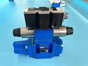 R900765029 4WRZE10W6-85-7X/6EG24N9ETK31/A1D3M วาล์วควบคุมทิศทางแบบสัดส่วน 85 ลิตร/นาที 315 บาร์ สำหรับระบบไฮดรอลิกอุตสาหกรรม - Product Image 3