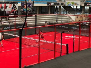 Terrain de padel panoramique idéal pour les champions, construction en acier, finition peinture poudrée, sans poteaux intérieurs - Product Image 4