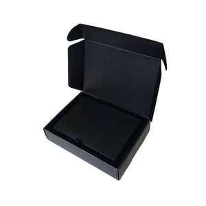 Boîte d'expédition en carton ondulé noir personnalisée avec matériaux recyclés et doublure en mousse pour vêtements, vêtements décontractés, marques de mode éco-responsables - Product Image 4