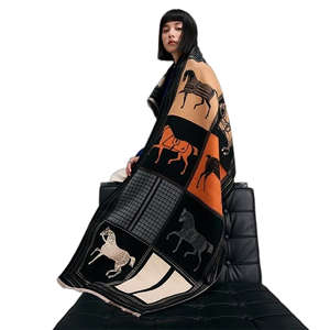 Sciarpa di Lusso con Motivo Equestre per Donne, Stile Vintage a Blocchi di Colore, Grande Scialle per Outfit Quotidiani Autunno-Inverno, Idea Regalo - Product Image 1