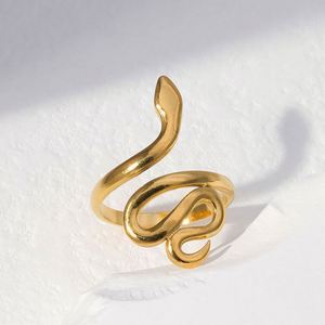 Anillo de moda retro europeo-americano de tendencia, transfronterizo, infantil, con personalidad, abierto, con forma de serpiente, con piedra de concha, chapado en oro. - Product Image 1