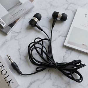 Audífonos Intrauditivos Desechables Coloridos con Cable de 3.5mm, Auriculares Estéreo Económicos para Autobús/Tren/Avión y Uso Escolar/Biblioteca - Product Image 3