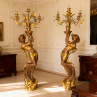 Statue en laiton de style moderne grandeur nature personnalisée dame lampe fille tenant la sculpture de lampe pour villa coulée décorative