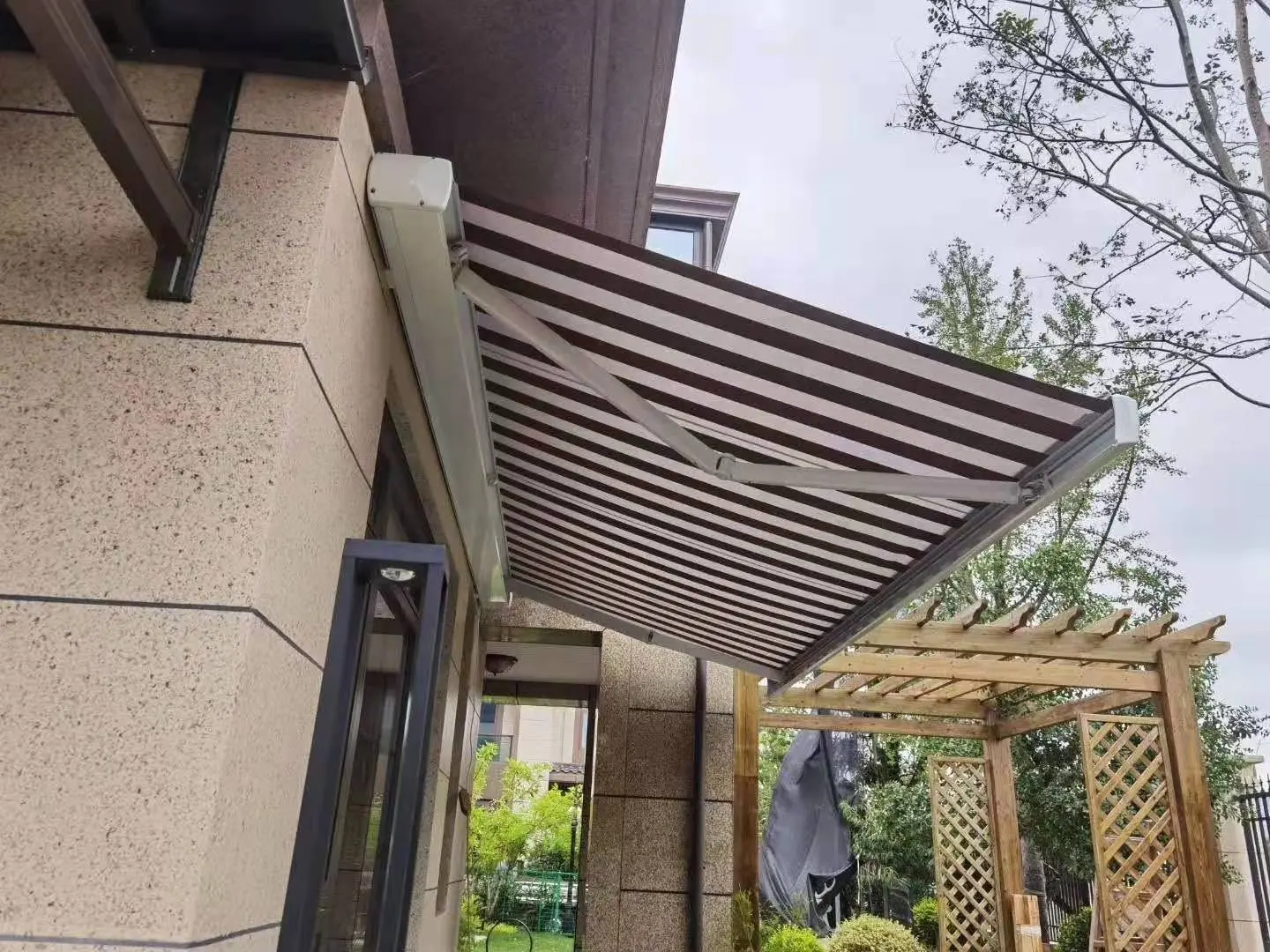 Toldo retrátil elétrico com cassete, à prova de vento, para janela motorizada, para áreas externas