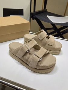 Sandales d'extérieur originales de luxe neuves Uggs à semelle épaisse avec fonction antidérapante, styles pour hommes et femmes, sandales à enfiler - Product Image 2