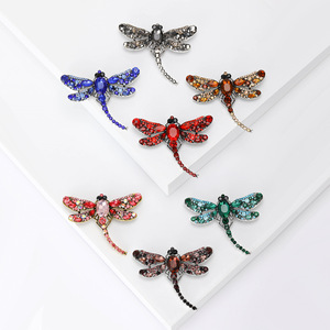 Broche de Cristal Retro Chapado en Plata de Alta Calidad, Estilo Europeo y Estadounidense, Broche Grande con Forma de Mariposa, Joyería para Aniversario Infantil - Product Image 1