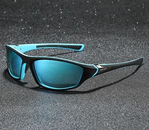<span class=keywords><strong>Occhiali</strong></span> <span class=keywords><strong>da</strong></span> <span class=keywords><strong>Sole</strong></span> Polarizzati <span class=keywords><strong>da</strong></span> <span class=keywords><strong>Uomo</strong></span> alla Moda a Visione Notturna UV400 con Montatura Ottica in PC e Lenti in TAC Colorate per Sport all'Aperto e Ciclismo - Product Image 2