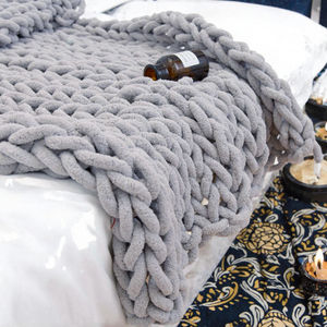 ผ้าห่มไหมพรมเชนิลล์สีม่วงสั่งทำพิเศษ ขนาดคิงไซส์ ลายถักนูนแบบหนา พร้อมลายพิมพ์ ให้ความรู้สึกสบาย - Product Image 3