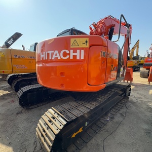 Excavatrice sur chenilles Hitachi ZX135 d'occasion, presque neuve, économe en carburant, 13 tonnes, pour usage agricole et domestique, avec pompe de boîte de vitesses PLC, puissance 72KW - Product Image 2