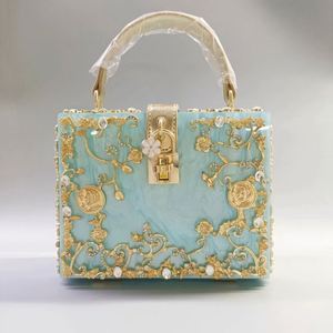 Bolso de Mano Elegante de Acrílico para la Noche con Delicado Filigranado Metálico y Brillantes Pedrerías, Bolso Cruzado Versátil para Mujer - Product Image 3
