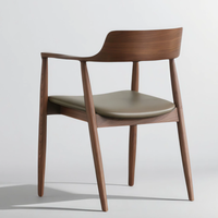 Table ronde en bois massif et ensemble de chaises modernes en bois avec sièges en cuir pour café et hôtel (vente en gros)