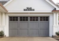 Portes de garage de style design moderne, panneaux sandwich en acier isolés en aluminium segmenté, plexiglas trempé, porte de garage à ouverture verticale