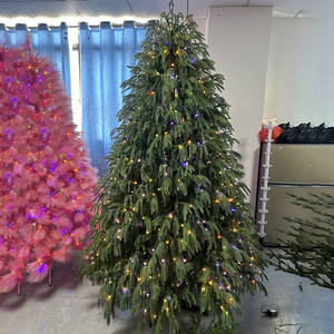 Árbol de Navidad de PE con Luces, Material Suave de 5 pies, 6 pies, 7 pies y 8 pies, 100% Nuevo, Venta al por Mayor - Product Image 1