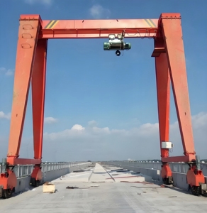 เครนโครงเหล็กแบบมีล้อยาง ขนาด 35 ตัน ระยะเอื้อม <span class=keywords><strong>21</strong></span> เมตร สำหรับงานอุตสาหกรรมอเนกประสงค์ ขับเคลื่อนด้วยเครื่องยนต์ดีเซล ได้รับมาตรฐาน CE - Product Image 1