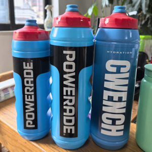 Botella de agua de plástico personalizada de 1000ml 750ml, sin BPA, tipo <span class=keywords><strong>Powerade</strong></span>, con boquilla exprimible para bebidas deportivas al aire libre. - Product Image 4