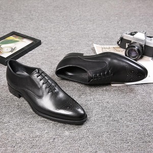 Chaussures Oxford en cuir de style anglais pour hommes avec gravure et ventilation pour mariage, affaires et événements officiels - Product Image 1