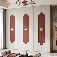 Armoire à portes battantes de style chinois avec poignée métallique à lignes décoratives et blocs de couleur, pour chambre à coucher, mobilier de chambre