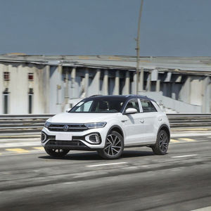 2021 para Volkswagen <span class=keywords><strong>T</strong></span>-<span class=keywords><strong>Roc</strong></span> SUV económico elegante con caja de cambios automática de combustible <span class=keywords><strong>híbrido</strong></span> asientos de cuero de dirección izquierda Interior oscuro - Product Image 4