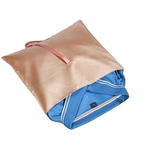 Bolsa de Satén Personalizada de Lujo para Ropa, Libros y Accesorios para el Cabello, Bolsa de Embalaje de Satén con Logotipo Personalizado y Lazo - Product Image 3