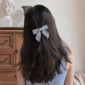 Nouvelle pince à cheveux en dentelle blanche avec nœud, idéale pour les franges latérales, super mignonne et éthérée, un incontournable pour les queues de cheval. - Product Image 3