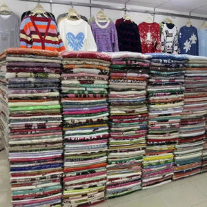 Giacche Imbottite Usate Premium all'Ingrosso |   Cappotti Invernali Spessi e Caldi da Donna, Lotti Misti all'Ingrosso 45-300kg, Fornitore di Moda per l'Esportazione - Product Image 6