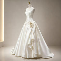Gaun Pengantin Mewah Berkualitas Tinggi Bahan Satin Model Ball Gown Tanpa Tali dengan Hiasan Mawar 3D dan Ruffle serta Chapel Train