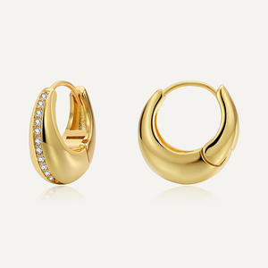 Pendientes de aro gruesos chapados en oro y platino de moda 2024, pendientes de moda con microinserciones de circón - Product Image 1