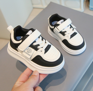 รองเท้าผ้าใบสีขาวสำหรับเด็กอนุบาล อายุ 1-3-6 ปี พื้นนุ่ม ใส่สบาย เหมาะสำหรับเด็กชายและเด็กหญิง - Product Image 4