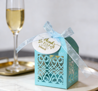Boîte à dragées bleu clair haut de gamme, creuse, en carton nacré gaufré, avec doublure en éponge, gravure laser et ruban en organza, design frais