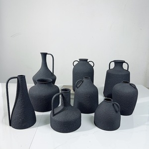 Ensemble de vases en fer noir style Wabi Sabi, décorations de table faites à la main pour la maison et le salon - Product Image 1