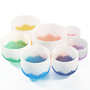 Juego <span class=keywords><strong>de</strong></span> 7 Cuencos Tibetanos <span class=keywords><strong>de</strong></span> Cristal <span class=keywords><strong>de</strong></span> Cuarzo Esmerilado con Diseño <span class=keywords><strong>de</strong></span> Loto Jinfang <span class=keywords><strong>de</strong></span> 8-14 Pulgadas para Sanación con Sonido y Canto Tibetano - Product Image 3