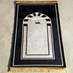 พรมละหมาดแบบมีปุ่มปัก คุณภาพพรีเมียม สำหรับชาวมุสลิม ซักได้ ไม่ลื่น เหมาะสำหรับใช้ในทุกวัน - Product Image 1