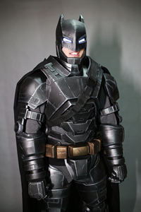Costume di Danza Personalizzato per Adulti da Cosplay di Halloween del Supereroe del Film <span class=keywords><strong>Batman</strong></span> in Armatura Materiale Acrilico EVA Unisex - Product Image 3