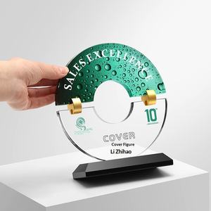 Juego de Trofeos Personalizados de Cristal y Metal |   Diseño de Alta Gama con Logotipo Grabado para Aniversario Corporativo, Premios de Excelencia en Equipo - Product Image 5