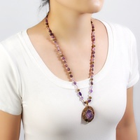 Collier pour femme style bohème avec pendentif en tourmaline, strass, hématite, améthyste et grande perle baroque irrégulière