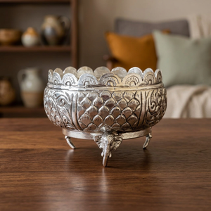 Bol Urli traditionnel couleur argent, fait main, centre de table décoratif festif pour la décoration de la maison et les cadeaux de Diwali - Product Image 4