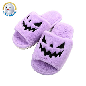 Chaussons en peluche pour femmes de la marque Link, style Halloween, pantoufles en fourrure pour la maison, citrouille de dessin animé pour femmes, style visage souriant, chaussons en peluche - Product Image 3