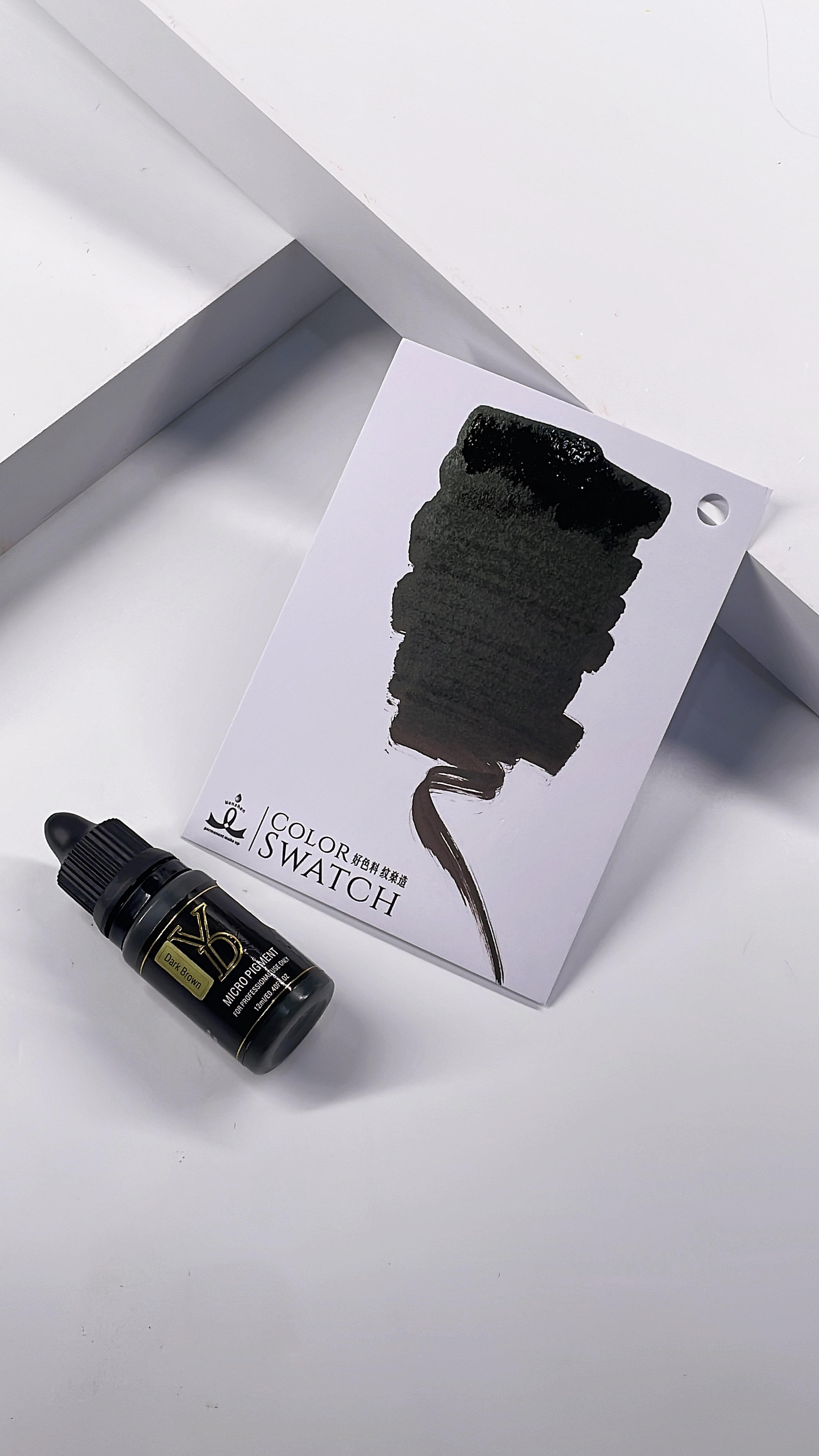 สีน้ำตาลเข้ม