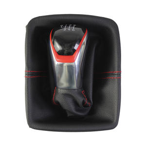 Housse de pommeau de levier de vitesse en cuir avec surpiqûres rouges pour Volkswagen Polo 9N 02-09 5 6 vitesses - Product Image 1