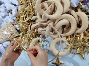 Se vende preciosa cuna de peluche de fieltro hecha a mano, color personalizado, móvil con anillo de madera - Product Image 5