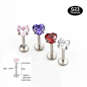 Anting-anting titanium F136 custom berbentuk hati dengan <span class=keywords><strong>zirconia</strong></span> 5A, anting tulang telinga dari alloy, perhiasan tindik dengan dasar bulat berbentuk hati dan <span class=keywords><strong>zirconia</strong></span>. - Product Image 1