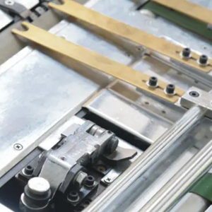 Độ chính xác cao hoàn toàn tự động giường phẳng màn hình in ấn Dòng 1 màu báo Màn hình máy in với máy sấy UV - Product Image 5